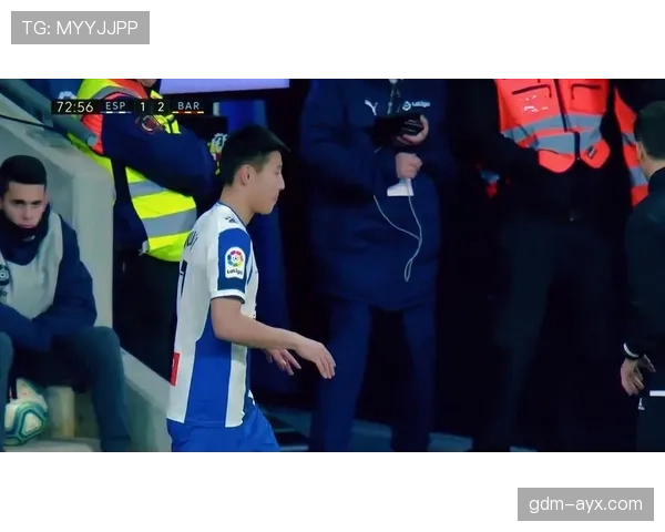 武磊精彩表现再度点燃球迷热情，赛场风采引发热议