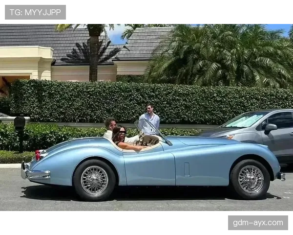 贝克汉姆家里那几个豪车加起来都能买套别墅了吧？